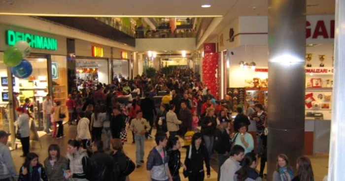 Mii de arădeni sunt aşteptaţi la mall