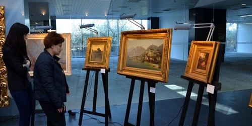 Expoziţia poate fi admirată la Hotel Timişoara