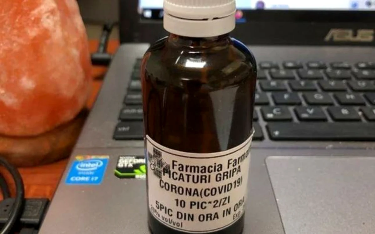 Medicul chirurg a postat pe pagina sa de facebook o fotografie cu sticluţa ce ar conţine picăturile minune. Ulterior, postarea a fost ştearsă.