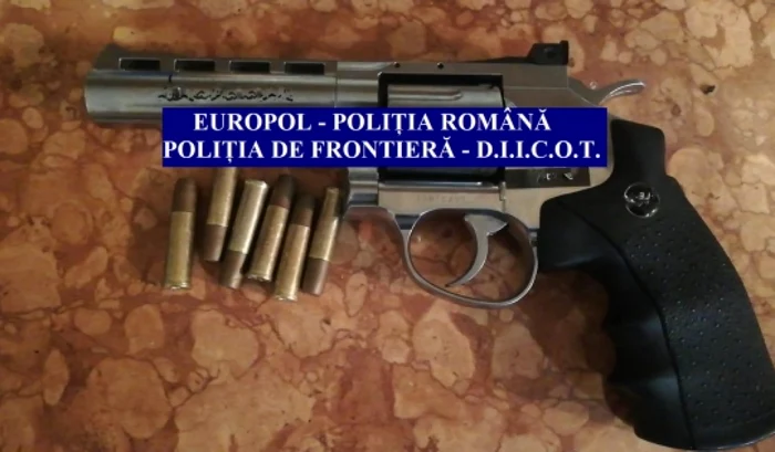 arma foto politia romana