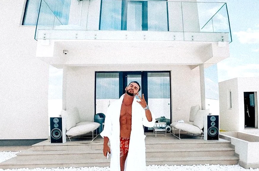 Dorian Popa are o casă care se învârte după soare Sursa: Instagram