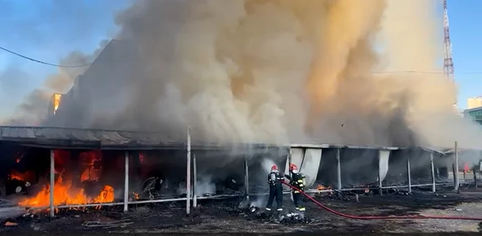 Incendiu puternic în Capitală FOTO: ISU Bucuresti Ilfov