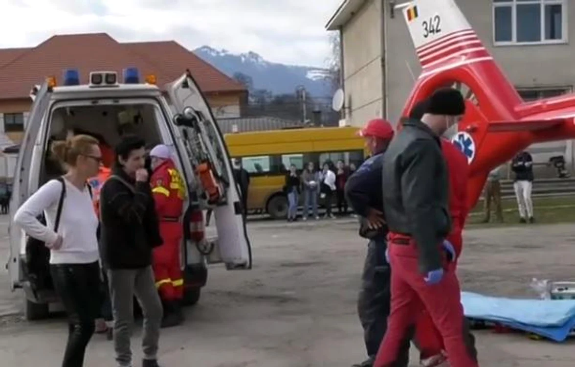 Eleva a fost luată cu un elicoper SMURD și dusă la spitalFoto: observatornews.ro