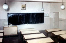 O imagine din seria de diapozitive `Școala noastră` editată de Ministerul Educației și Învățământului și Animafilm - București în 1974