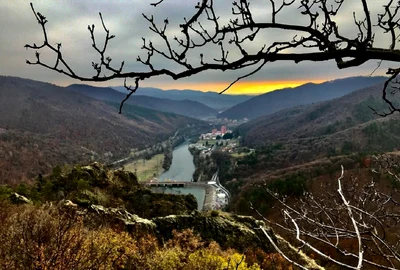 Panorama stațiunii Călimănești Căciulata privită din Parcul Național Cozia Foto Centrul de promovare turistică Vâlcea jpg