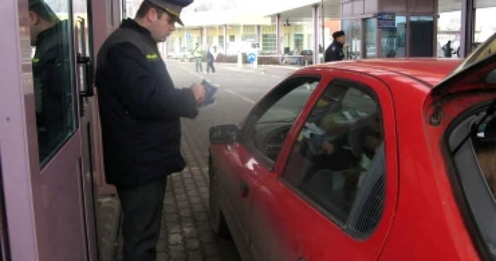 Oradea: Kosovari, cu documente false, depistați la Borș