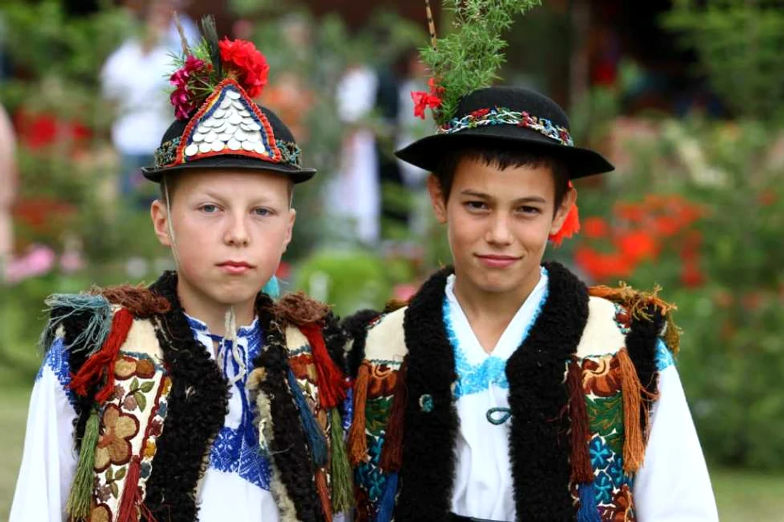 Portul popular specific Văii Mureşului, FOTO: valeamuresului.ro
