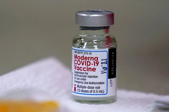 Vaccinul Moderna necesită condiții de stocare mai puțin pretențioase decât Pfizer