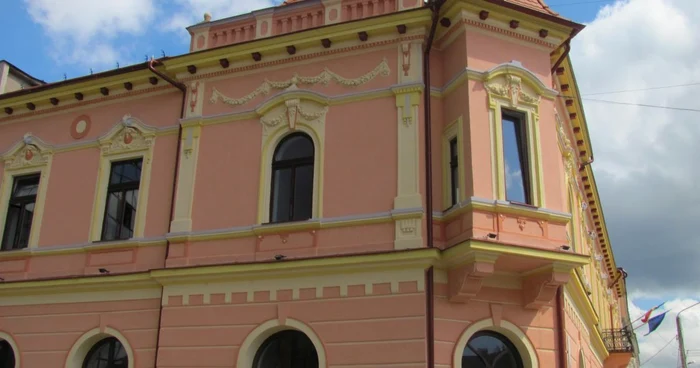 Biblioteca suspendă penalizările de orice fel
