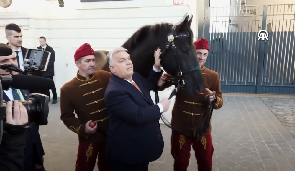 Viktor Orban și Recep Tayyip Erdogan își fac cadouri cu subînțeles: Un cal pentru o mașină VIDEO