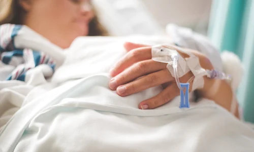 pacienta femeie spital unsplash jpg