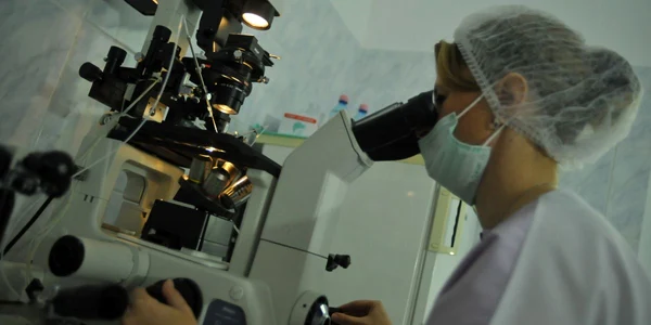 Testul HIV-SIDA se poate face la laboratorul Direcţiei Judeţene de Sănătate Publică