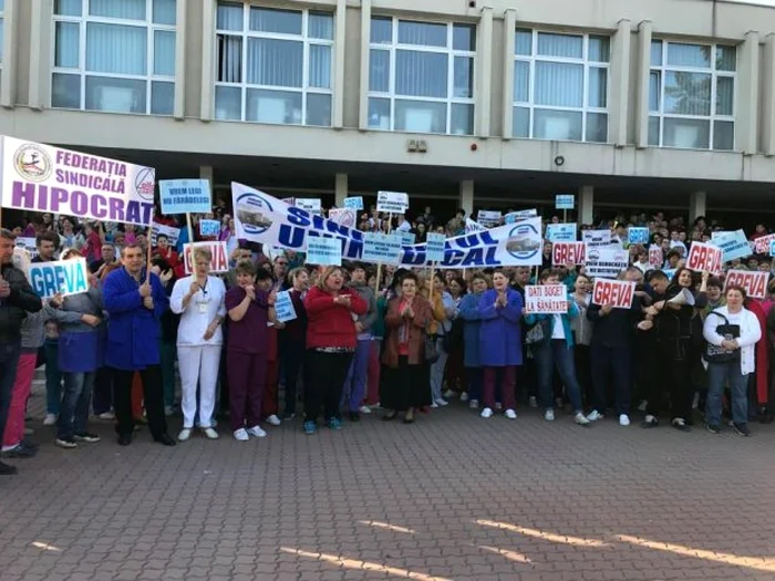 Un nou protest are loc la Spitalul Judeţean din Craiova