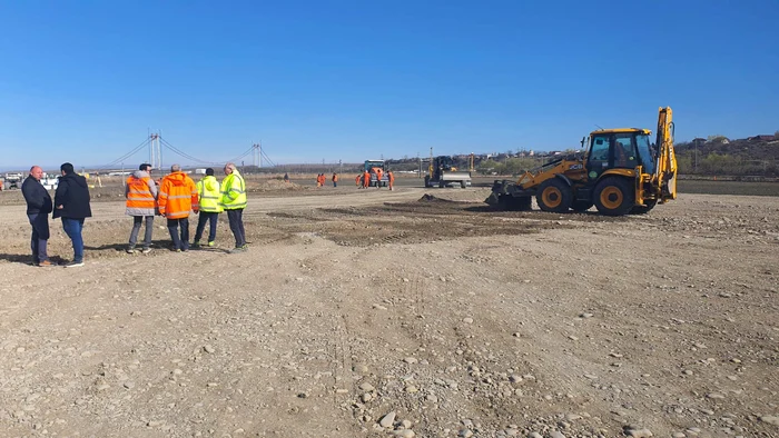 Lucrări la podul peste Siret în martie 2023, Foto: Facebook Ionel Scrioșteanu