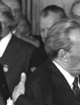 Sărutul dintre doi lideri politici care a şocat întreaga lume! «Dumnezeu să mă ajute să supravieţuiesc acestei iubiri mortale» jpeg