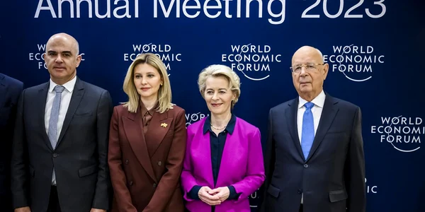Președinta CE alături de prima doamnă a Ucrainei Olena Zelenska la Davos FOTO EPA-EFE