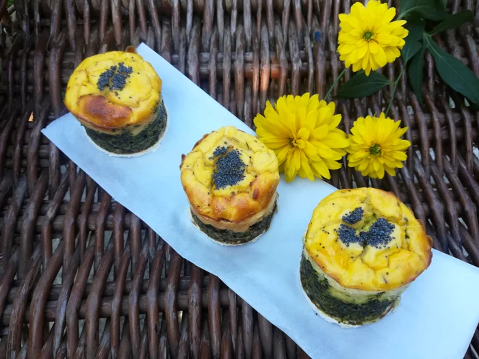 
    Brioșe cu spanac şi ricotta  