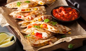 Quesadilla cu pui  Sursa foto shutterstock 1194266602 jpg