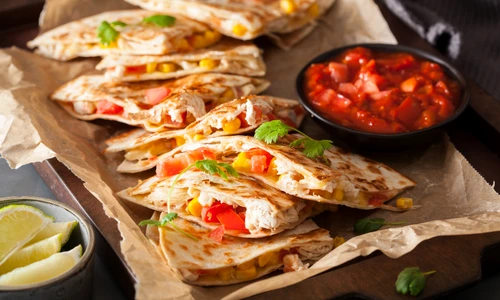 Quesadilla cu pui  Sursa foto shutterstock 1194266602 jpg