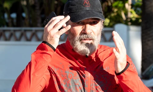 Antonio Banderas a ieșit la alergat, dar a fost deranjat de prezența fotoreporterilor  jpeg