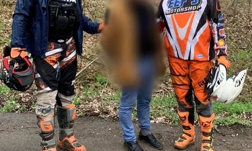 politistii cu moto si atacatorul jpeg
