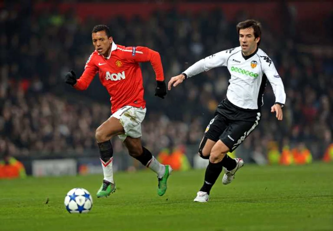 Nani (stânga) joacă la Manchester United din anul 2007