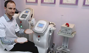 Medicul estetician Kasem Abu B akr jpeg