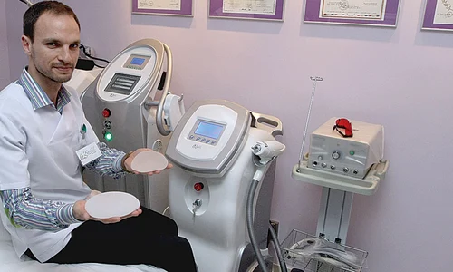 Medicul estetician Kasem Abu B akr jpeg