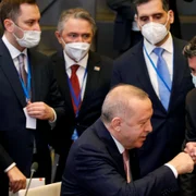 Erdogan salutandu-se cu Biden la summitul NATO de la Bruxelles FOTO EPA-EFE