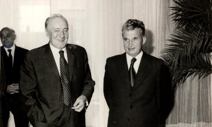 Nicolae Ceuşescu, primit la Debreţin de Janos Kadar, prim secretar al C.C. al P.M.S. Ungar, la 15 iunie 1977 (© „Fototeca online a comunismului românesc”, cota: 112/1977)