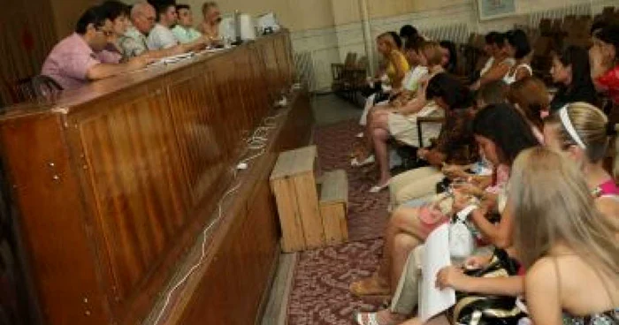 Craiova: Suplinitorii, repartizaţi astăzi în şedinţă publică