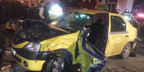 Taxi lovit de masina unei firme de paza la Constanta. FOTO Adrian Boioglu