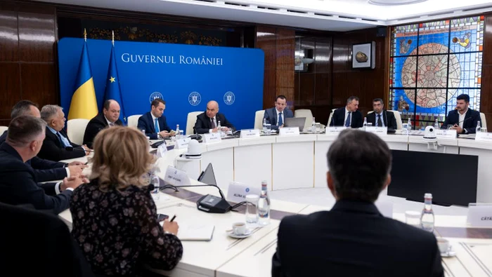 Premierul s-a întâlnit vineri cu reprezentanții marilor lanțuri de magazine / foto: gov.ro