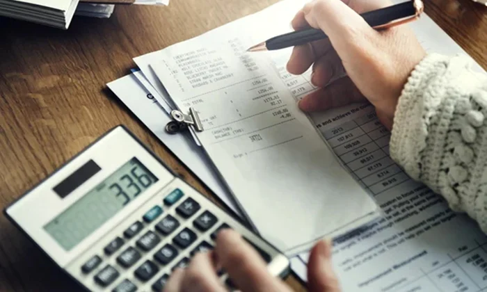 Unde dispar banii la final de lună? / foto: arhiva Click!