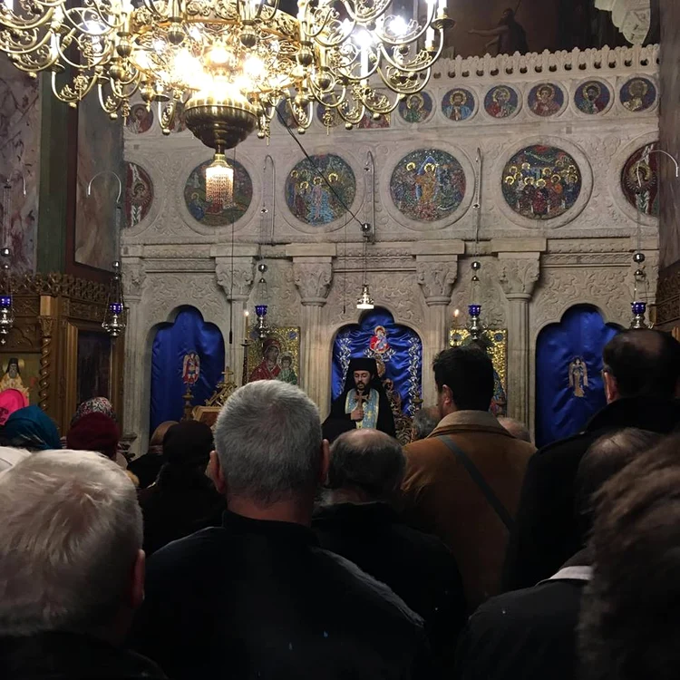 
    Sfânta şi Dumnezeiasca Liturghie la biserica Mănăstirii Antimfoto: Sorin Vintzeanu  