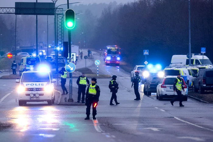 Poliţiştii l-a descoperit pe atacator mort. Foto Shutterstock