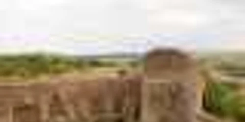 Cetatea de la Slimnic este unul dintre cele mai importante monumente istorice ale judeţului