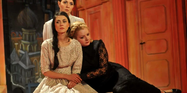 Spectacolul „Trei surori“ de Cehov pe scena Teatrului de Stat Constanţa Foto TSC