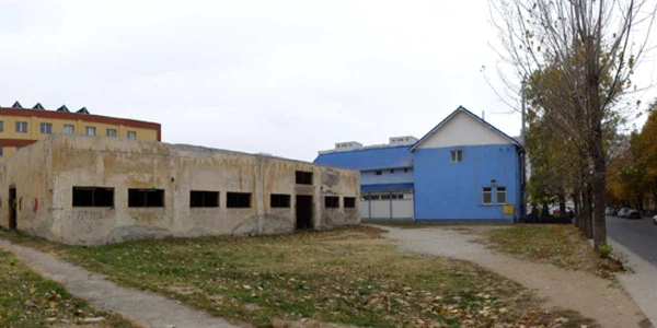 Primăria poate prelua reabilitarea unor clădiri cu faţade deteriorate, urmând să îşi recupereze banii în timp