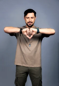 Daniel Pavel dă startul la Survivor România din 3 febriarie, la Pro tv foto: Pro Tv 