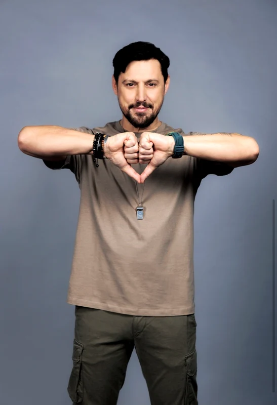 Daniel Pavel dă startul la Survivor România din 3 febriarie, la Pro tv foto: Pro Tv 