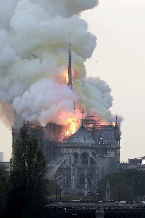 Incendiu la catredala Notre-Dame din Paris Franţa  FOTO EPA-EFE/ Ian Langsdon