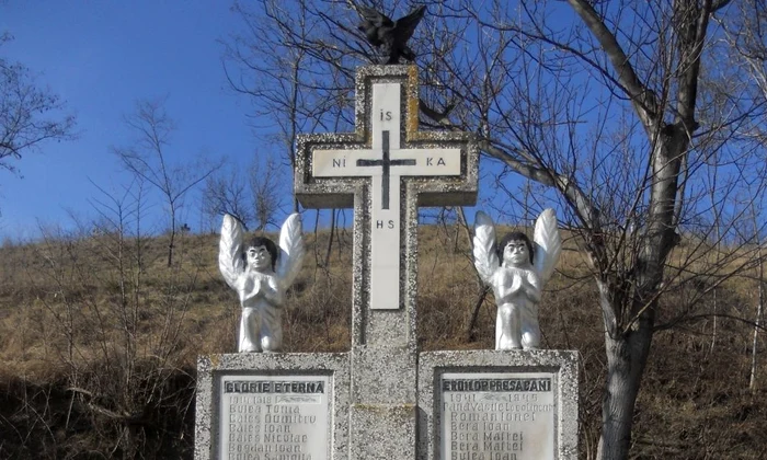 «Monumentele Marelui Război»: Monumentul eroilor din satul Presaca, județul Sibiu / FOTO jpeg