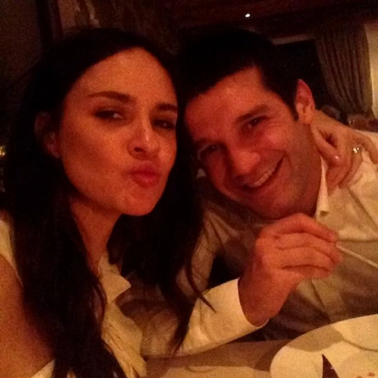 
    Anastasia si Natalia Chivu, cele doua fete ale lui Cristi Chivu, de Revelion (foto: Facebook)  