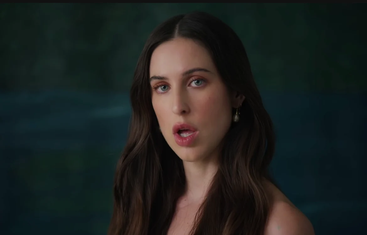 
    Scout Willis, dezbrăcată complet în videoclipul ”Love Without Passion”  
