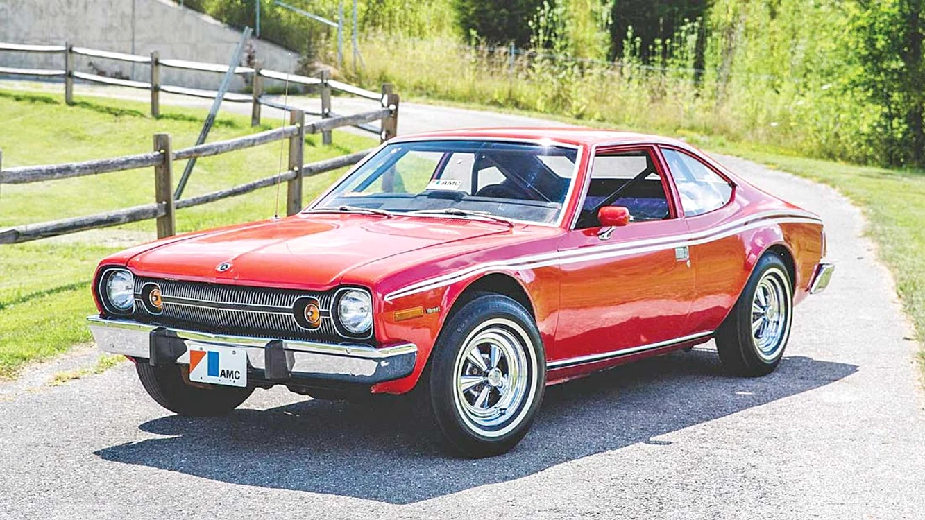 În 1974, în “Bărbatul cu pistol de aur”, Roger Moore apare cu un AMC Hornet X Hatchback