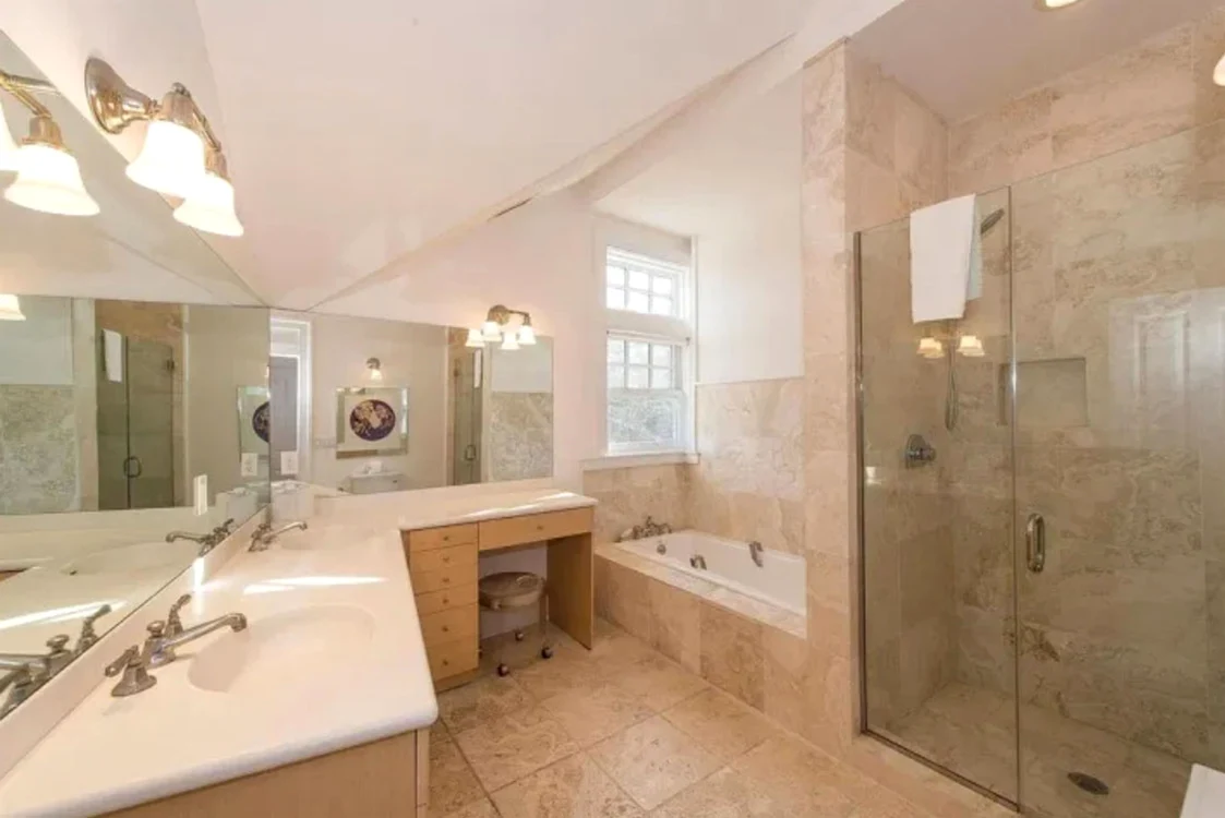 4 rihanna isi inchiriaza casa 5 jpg jpeg