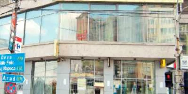 Banca Transilvania, somată să fixeze panourile publicitare