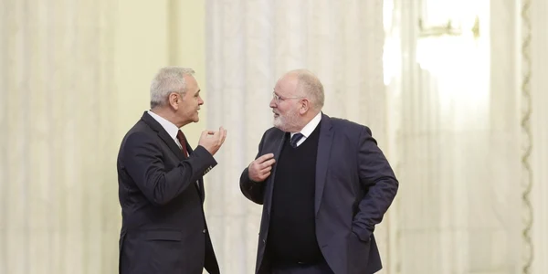 Frans Timmermans (D) şi Liviu Dragnea (S) în timpul vizitei prim-vicepreşedintelui Comisiei Europene la Palatul Parlamentului joi 1 martie 2018 FOTO Inquam Photos / Octav Ganea