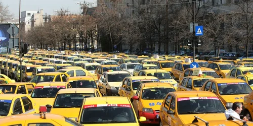 Taximetriştii vor protesta astăzi împotriva Legii Taximetriei